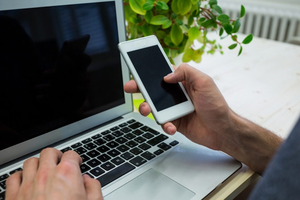 hands-male-executive-using-mobile-phone-laptop_1170-867 - Seahawk mobile-respnsiveness